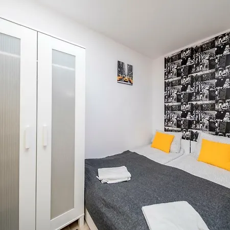 6 Cities ワルシャワ